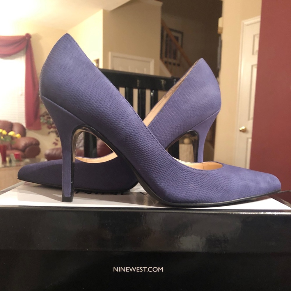 Nine West Size 8 Navy Shimmer Pumps
